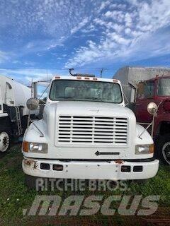 International 4700 Flatbed/Dropside trucks