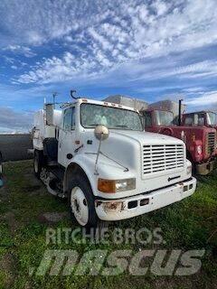 International 4700 Flatbed/Dropside trucks