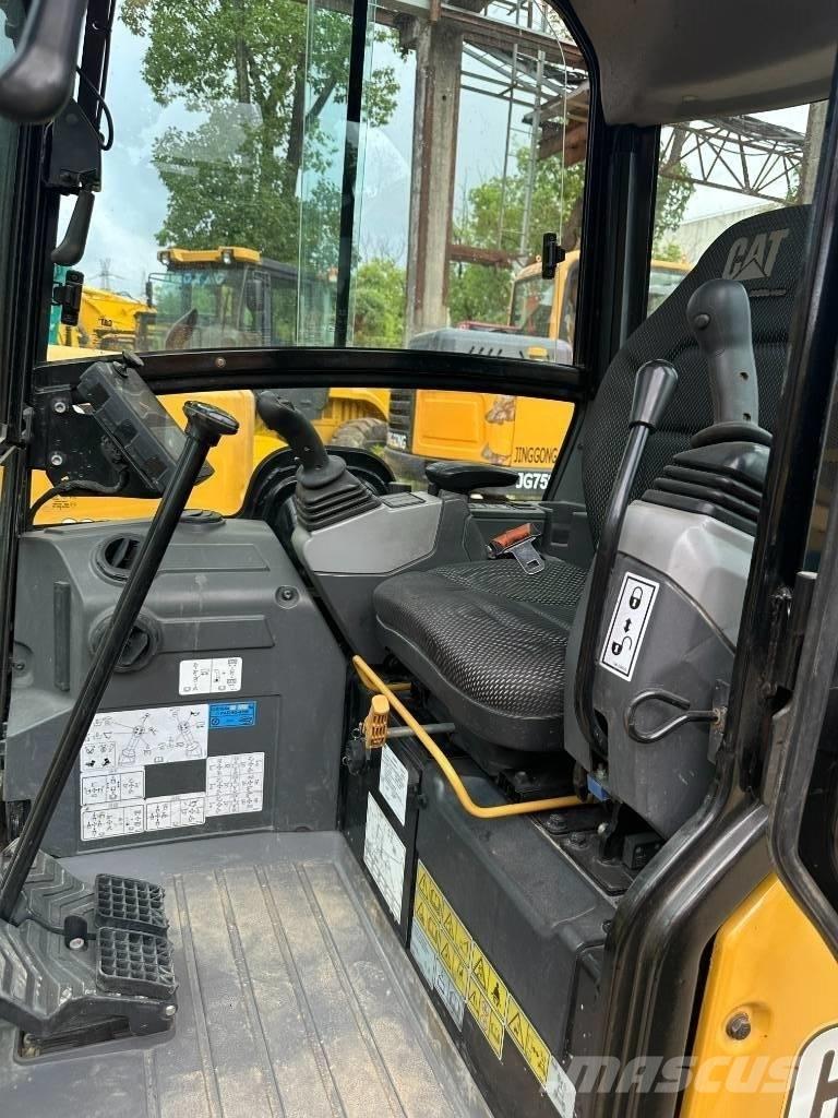 CAT 302 Mini excavators < 7t