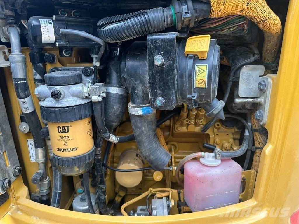 CAT 302 Mini excavators < 7t