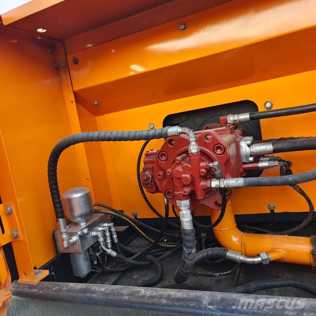 Hyundai 305 LC-9T Crawler excavators