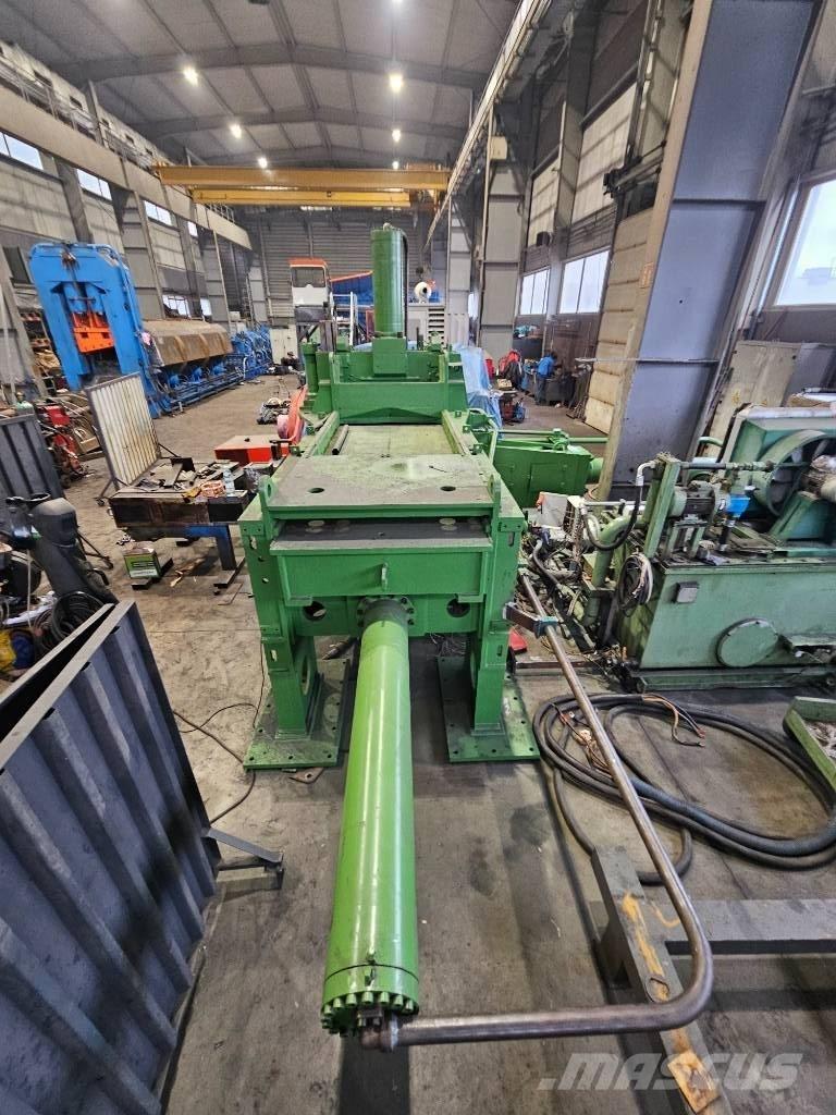  Henschel 30 x 30 Industrial balers