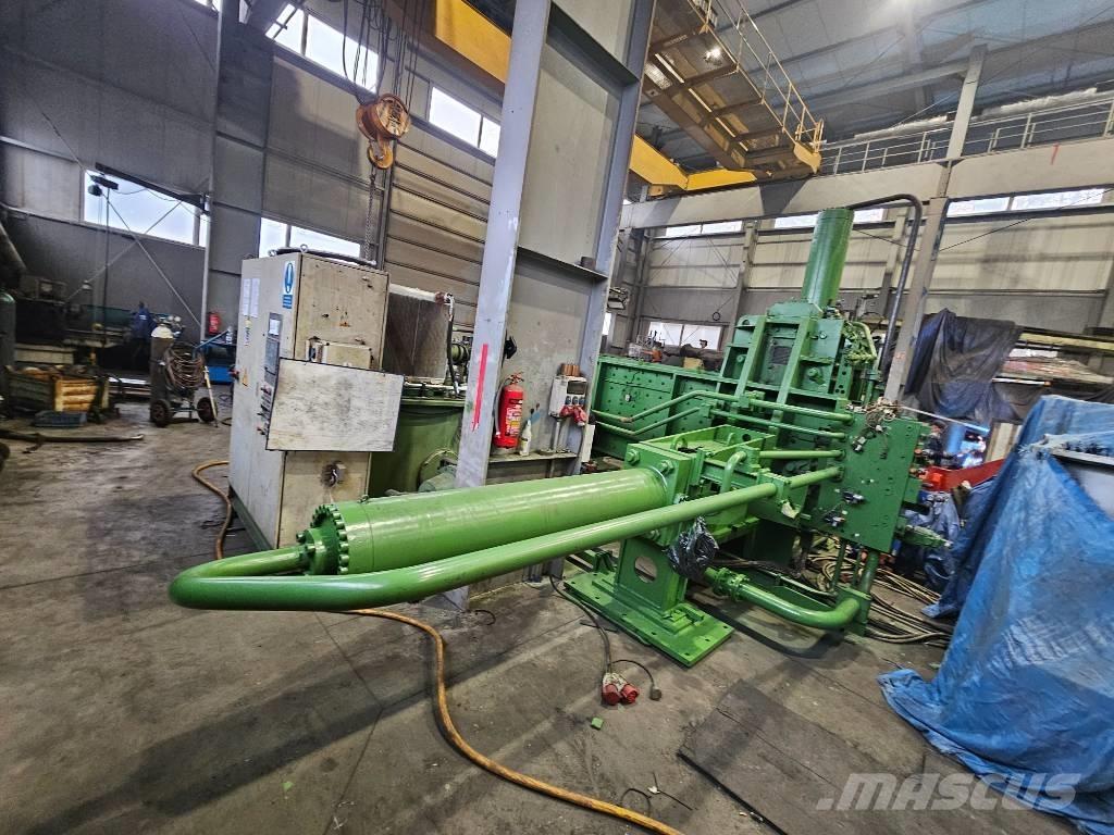  Henschel 30 x 30 Industrial balers