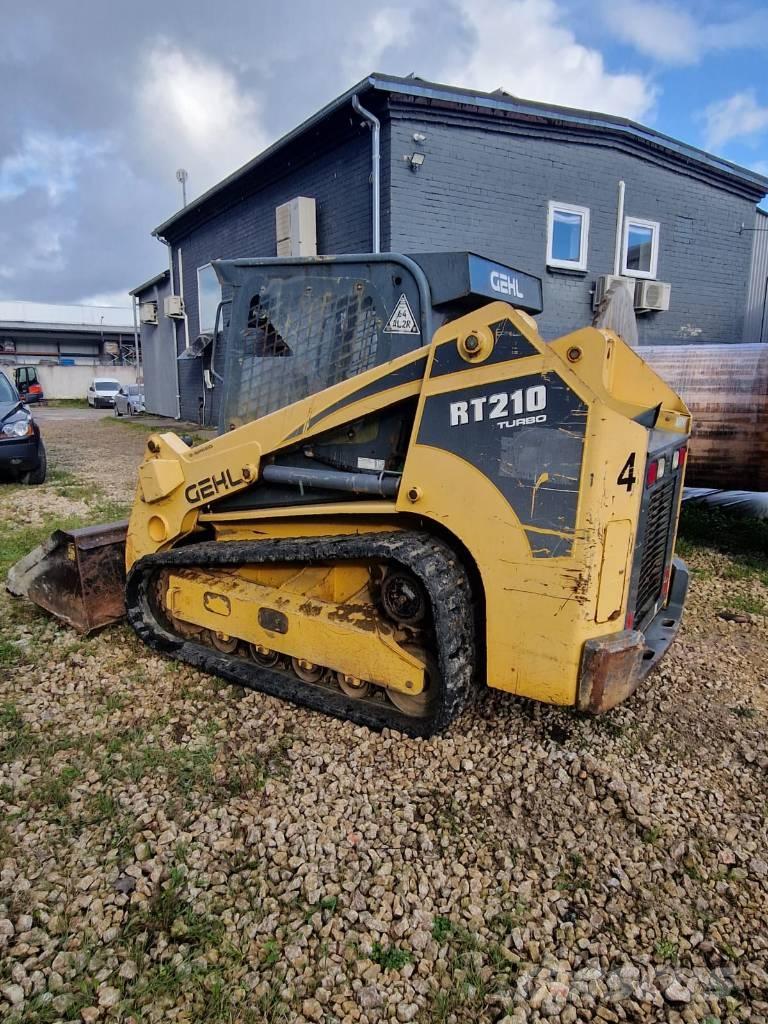 Gehl RT 210 Crawler FEL's