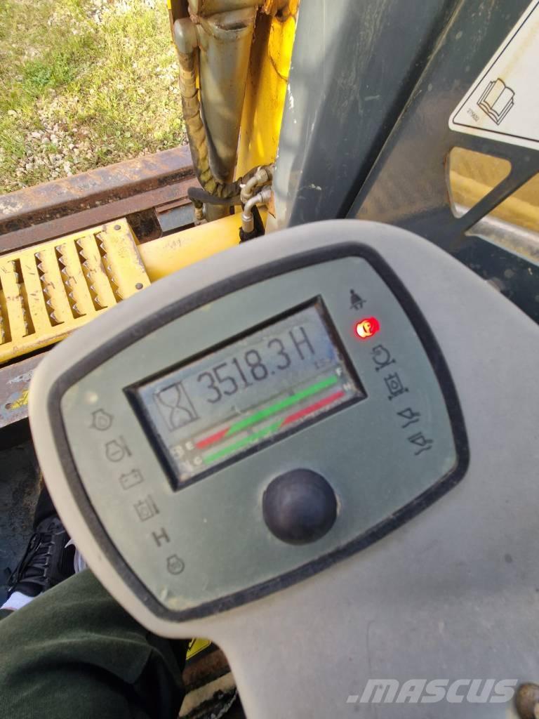 Gehl RT 210 Crawler FEL's