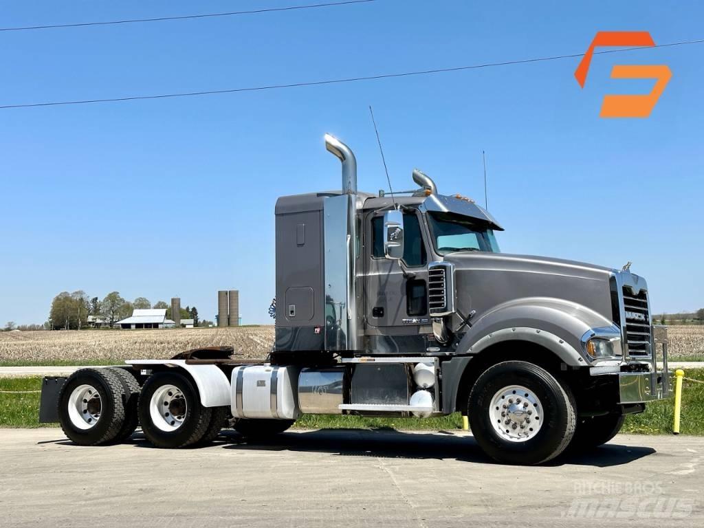 Mack Titan TD 713 Chassis Cab trucks