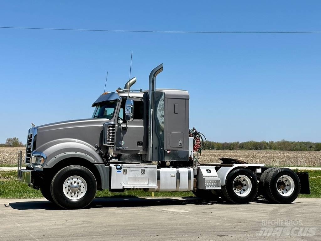 Mack Titan TD 713 Chassis Cab trucks