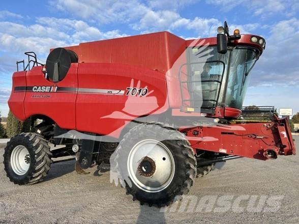 Case IH 7010 Combine harvesters