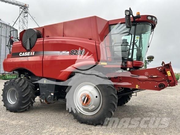 Case IH 8230 Combine harvesters