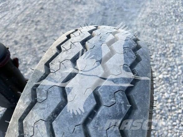 E-Z Trail 680 Other farming trailers