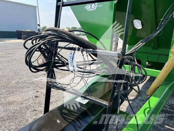 J&M 1326-22S Grain / Silage Trailers