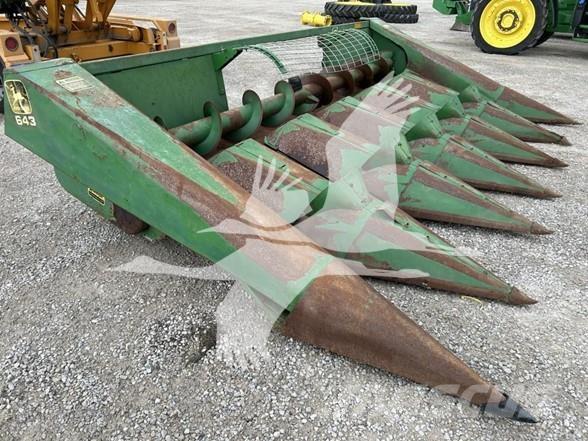 John Deere 643 Combine harvester heads