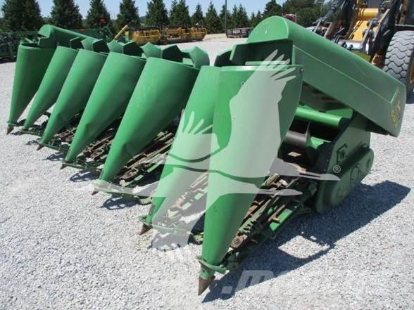 John Deere 693 Combine harvester heads