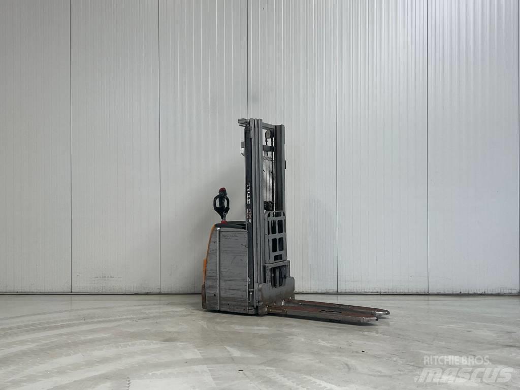 Still EXV16 Pedestrian stacker