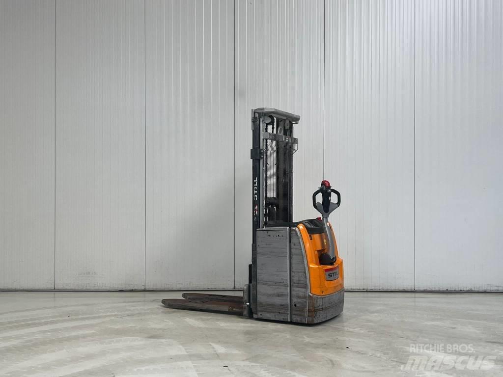 Still EXV16 Pedestrian stacker