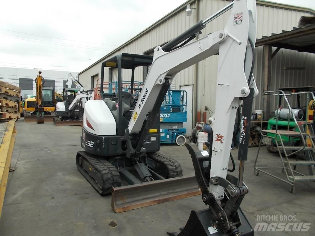 Bobcat E32i Mini excavators < 7t