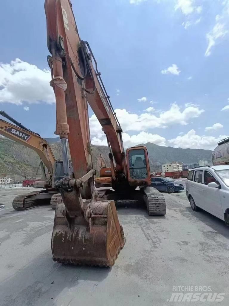 Doosan DX 225 Crawler excavators