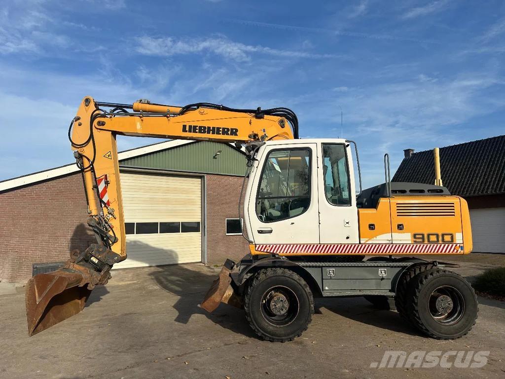 Liebherr A900 C Wheeled excavators