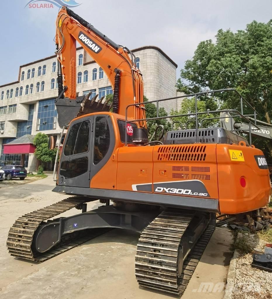 Doosan DX 300 LC Crawler excavators