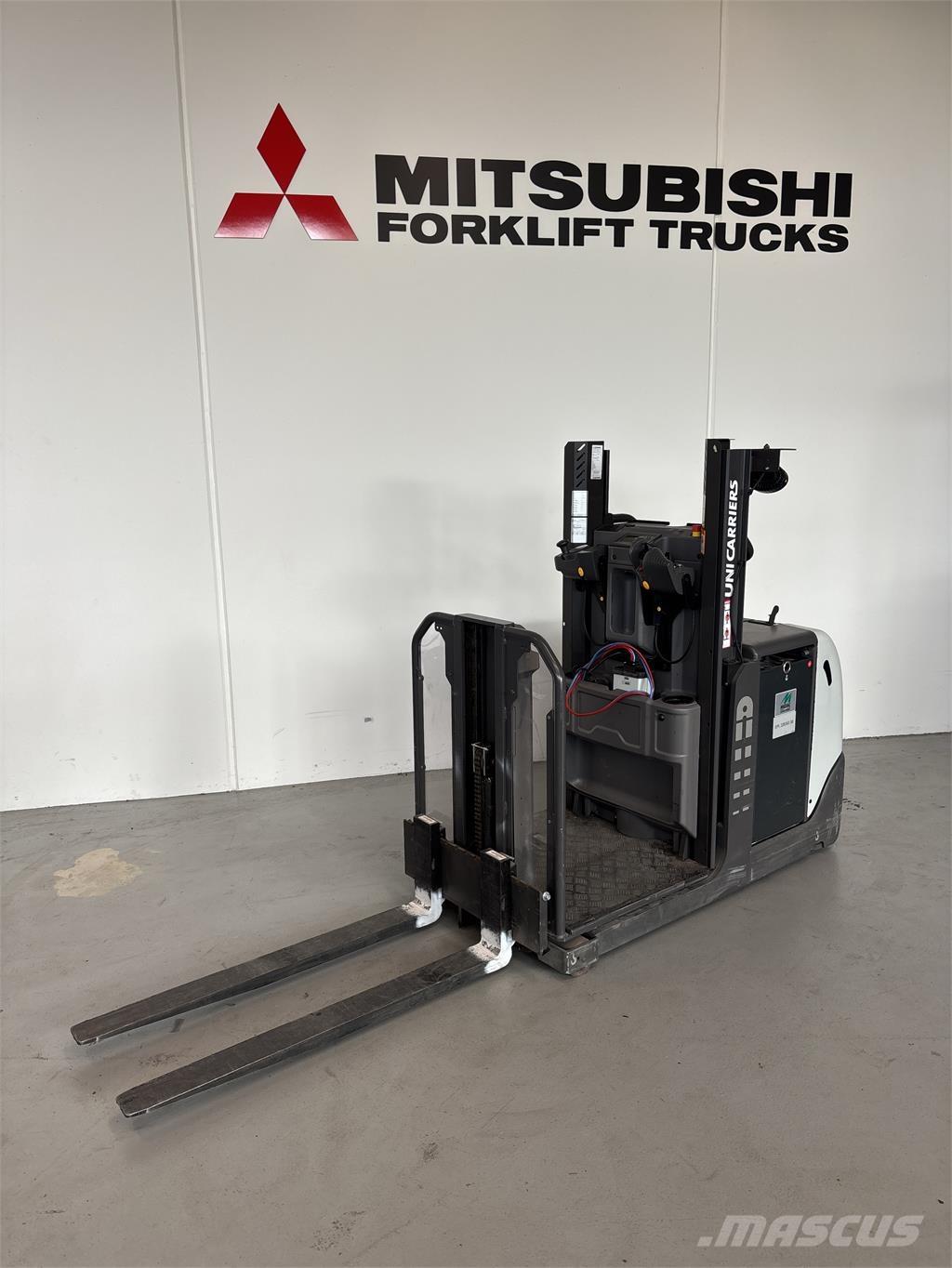 UniCarriers EPL100 Low lift order picker