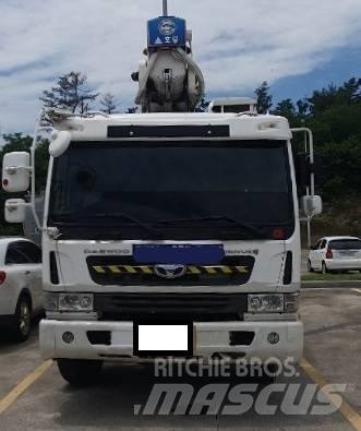 Horyong SKY450 Truck mounted aerial platforms