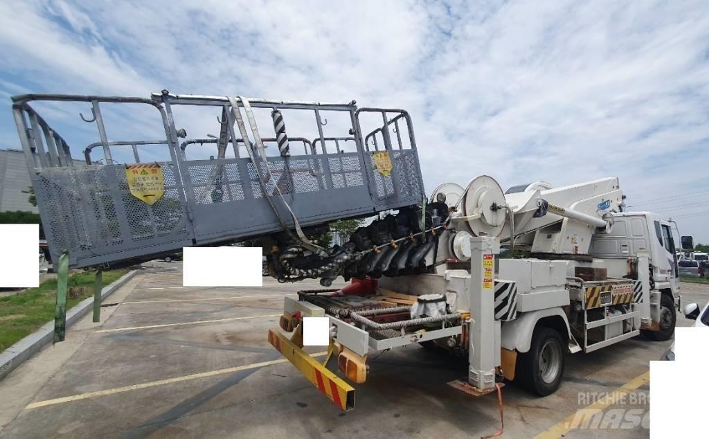 Horyong SKY450 Truck mounted aerial platforms