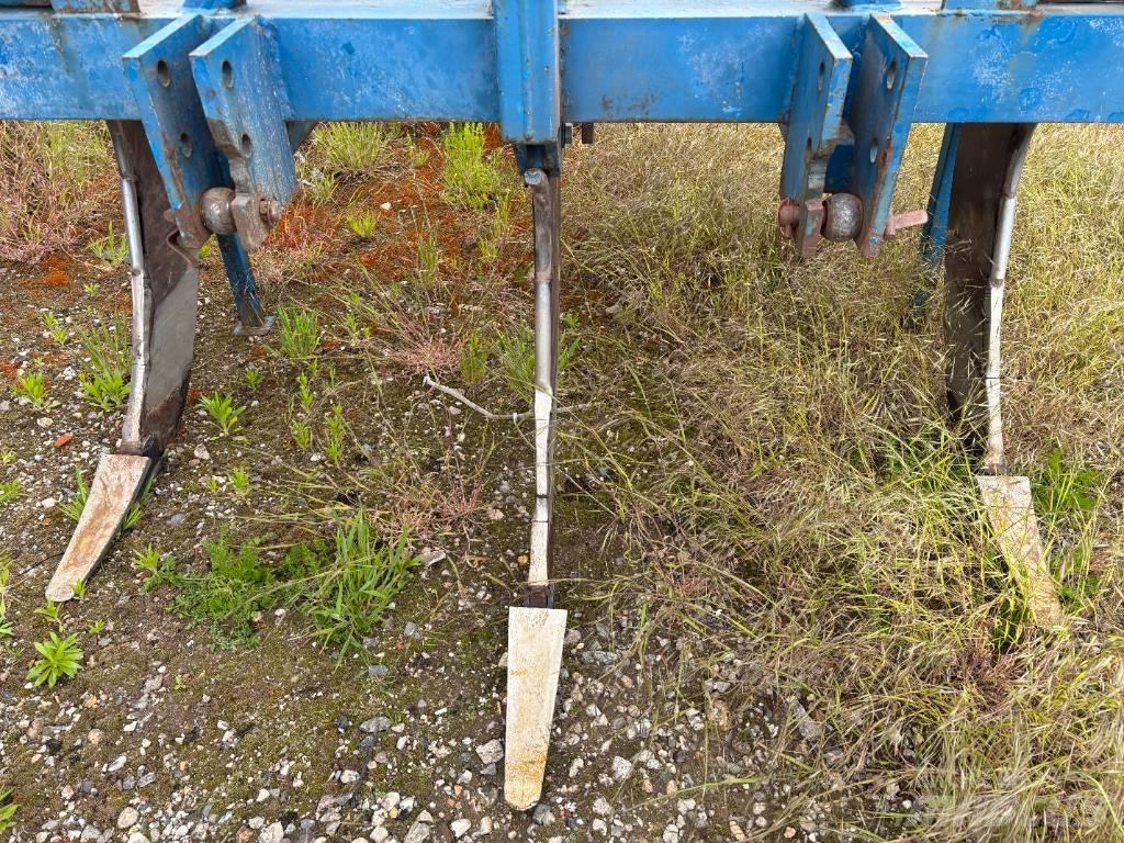 Rabe 3 tands Chisel ploughs