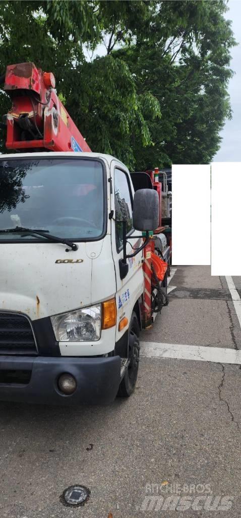 Horyong SKY280 Truck mounted aerial platforms