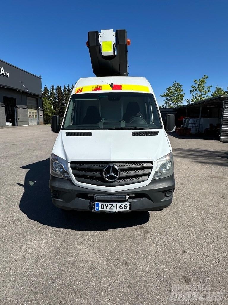 VERSALIFT VDT-170-F Truck mounted aerial platforms
