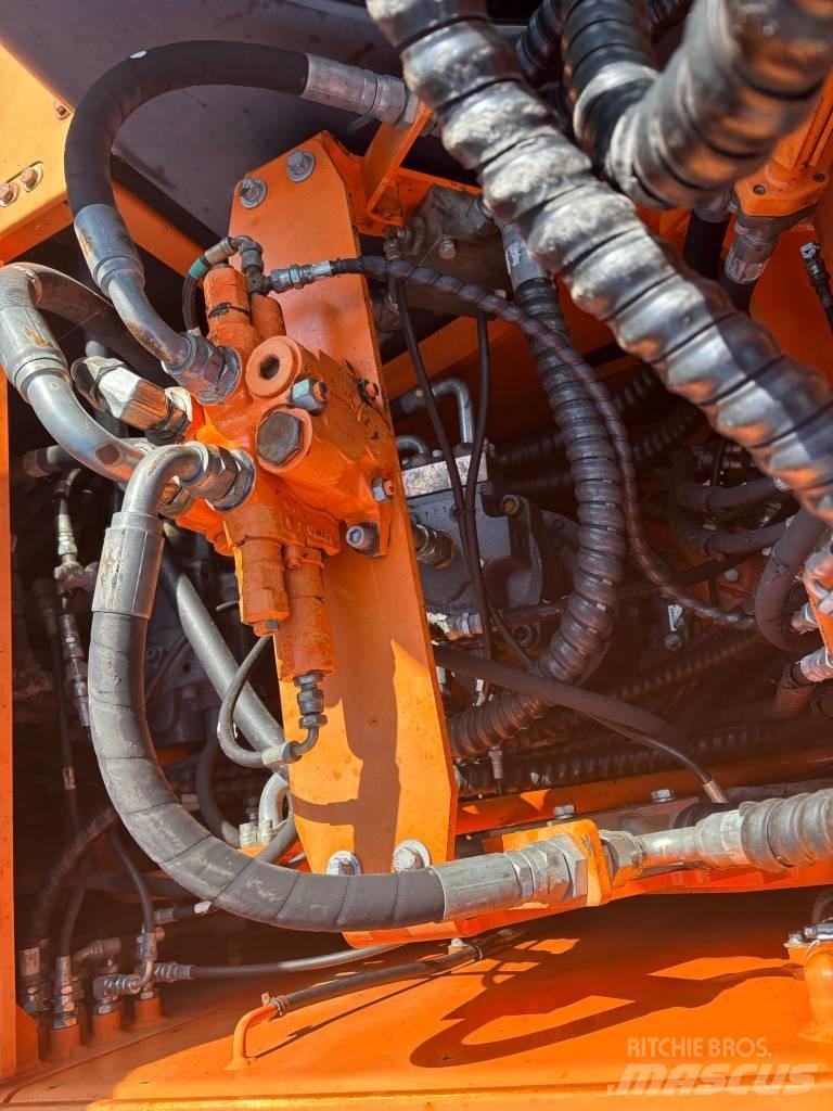 Doosan DX 210 W Wheeled excavators