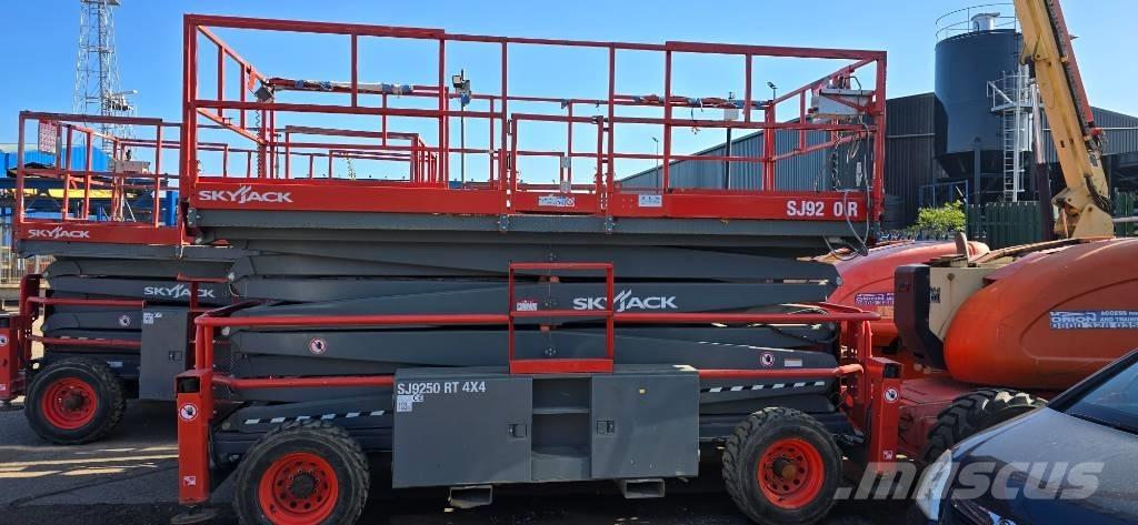 SkyJack SJ 9250 RT Scissor lifts