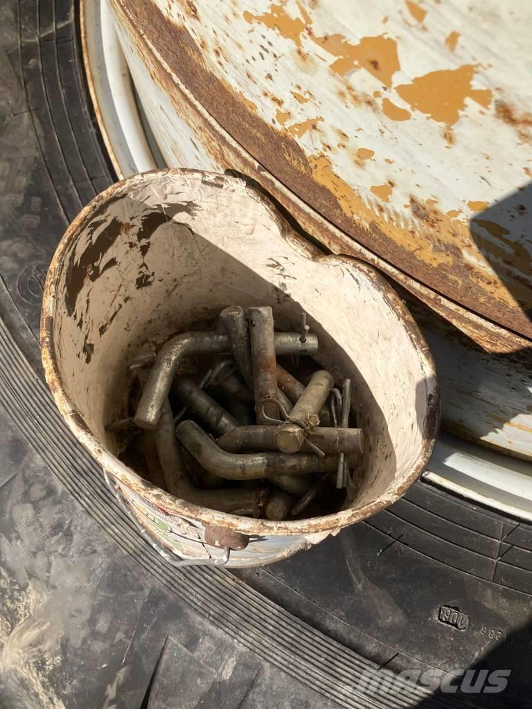  Paripyörät 18.4-38 Tyres, wheels and rims