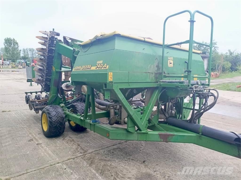 John Deere 740A Combination drills