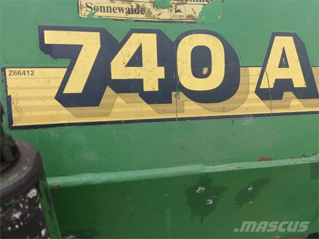 John Deere 740A Combination drills