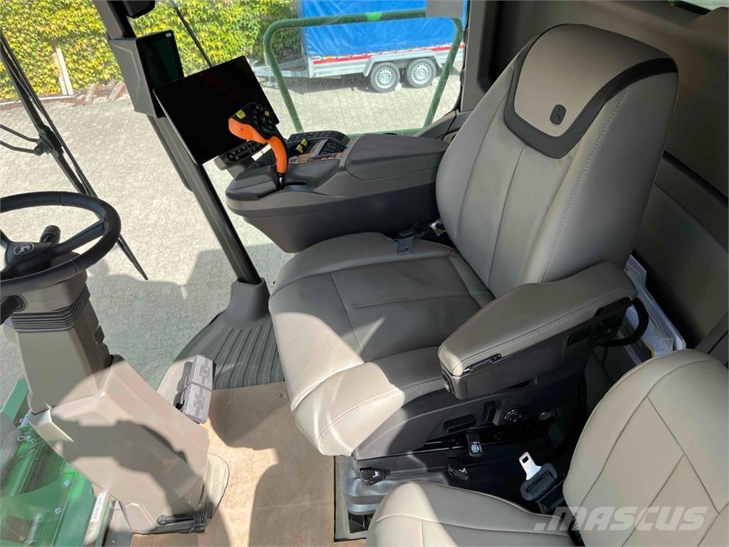 John Deere T5 600 Combine harvesters