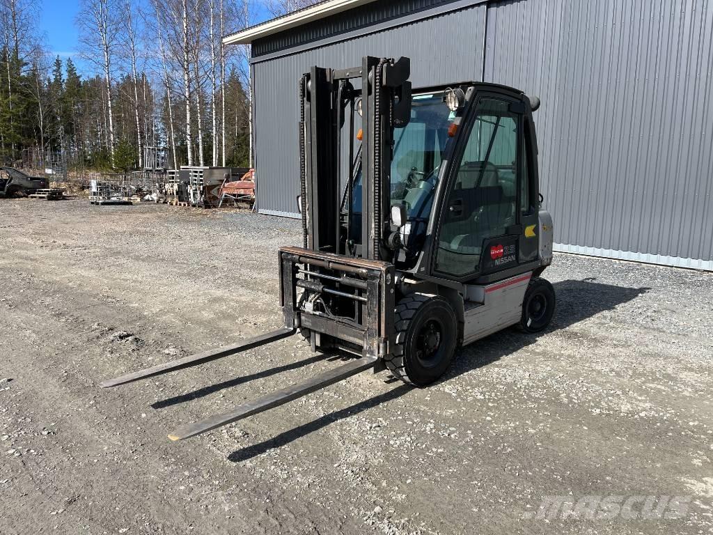 Nissan UD02A25P0 LPG trucks