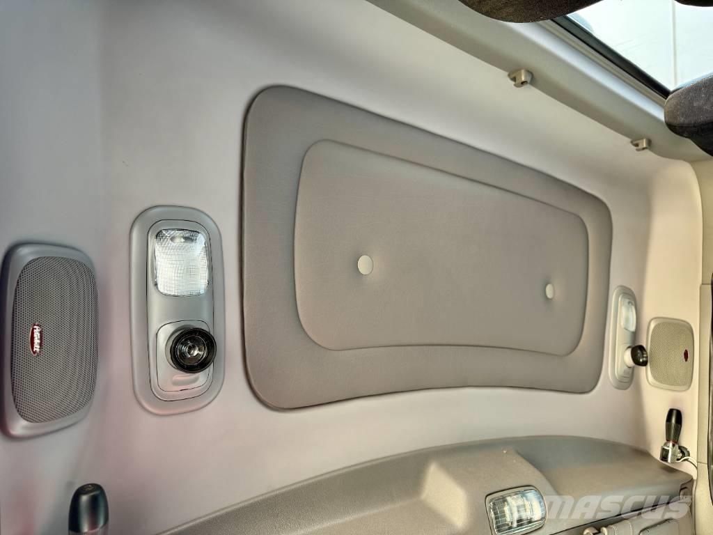 Peterbilt 389 Truck Tractor Units