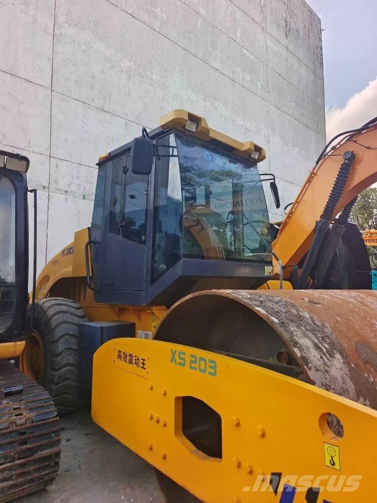 XCMG XS 202 J Single drum rollers