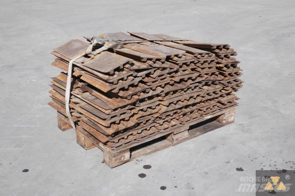 CAT 325 Trackshoes Chassis and suspension