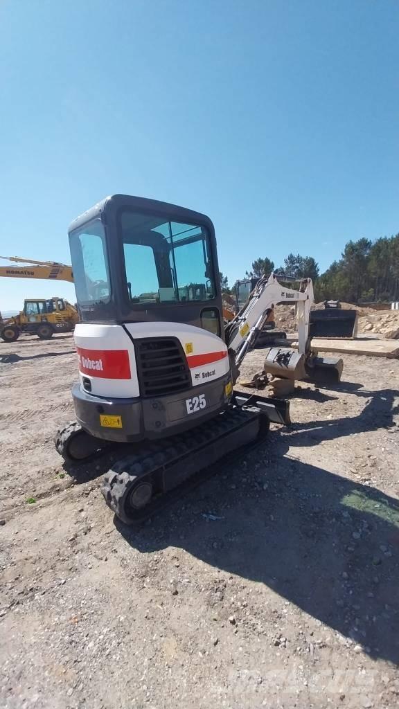 Bobcat E 25 Mini excavators < 7t