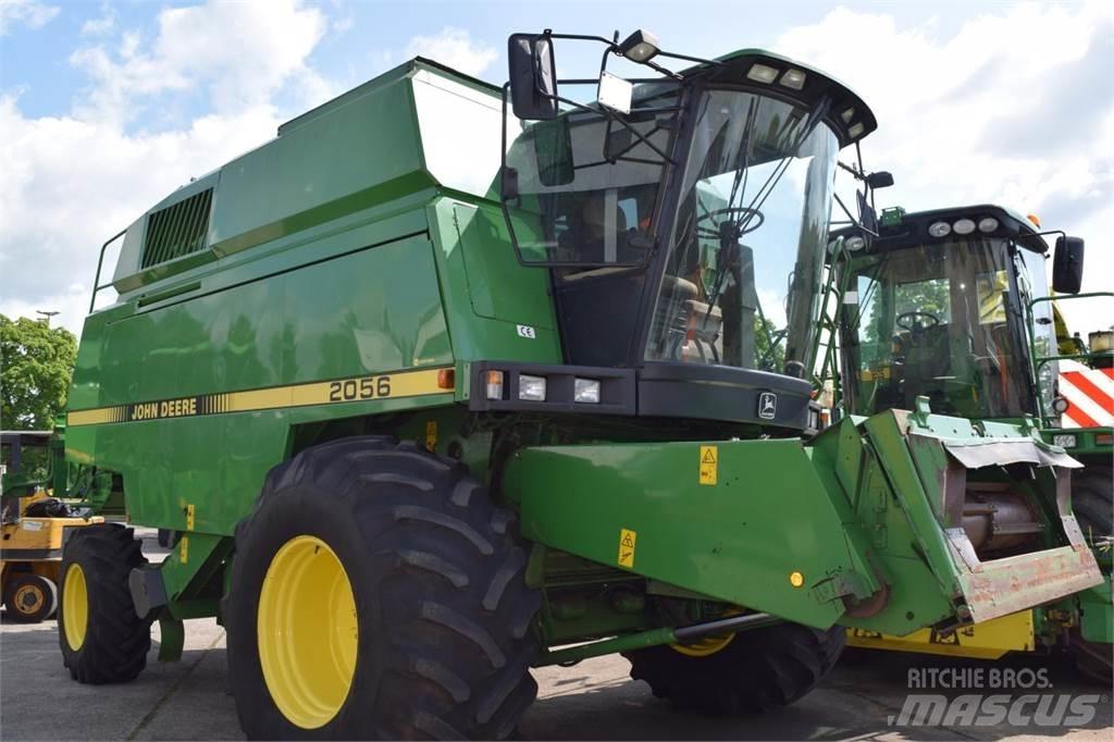 John Deere 2056 Combine harvesters