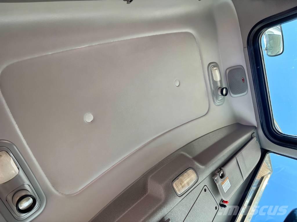 Peterbilt 389 Truck Tractor Units