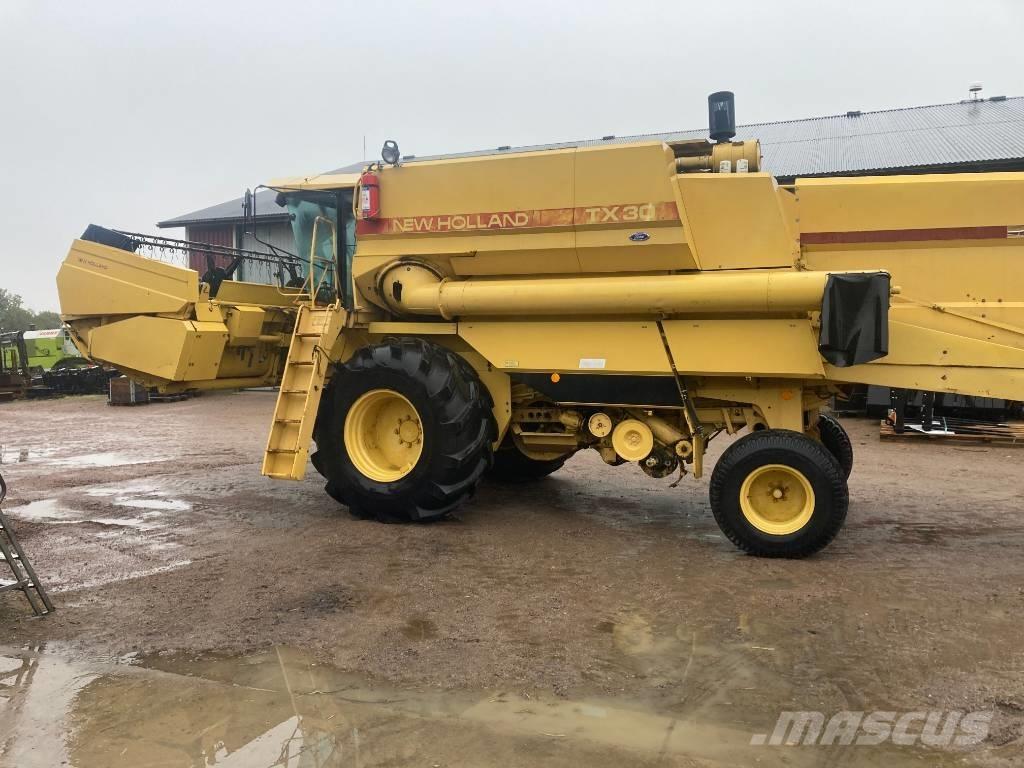 New Holland TX 30 Combine harvesters