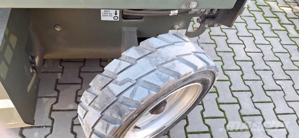 JLG M 3369 Scissor lifts