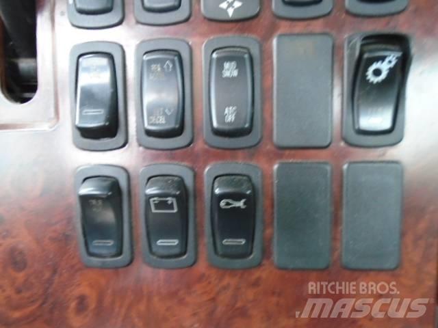 Mack CXU 613 Truck Tractor Units