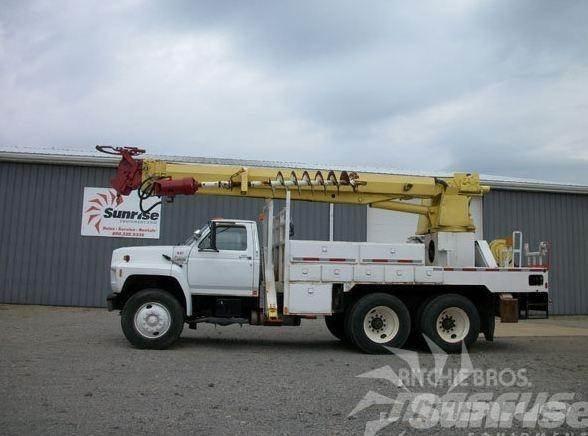 Altec D2050TR Truck mounted aerial platforms