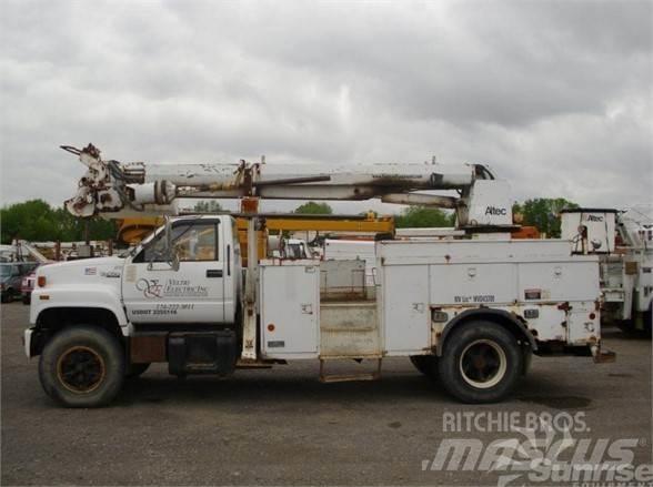 Altec D845B Truck mounted aerial platforms