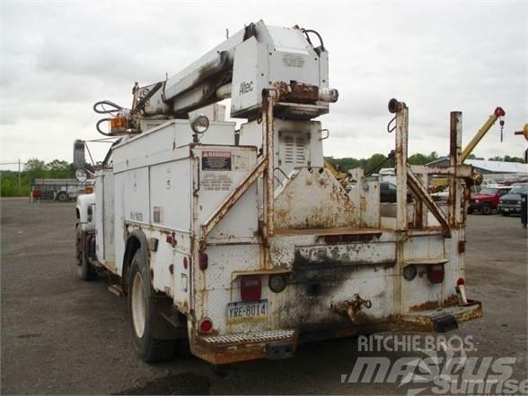 Altec D845B Truck mounted aerial platforms