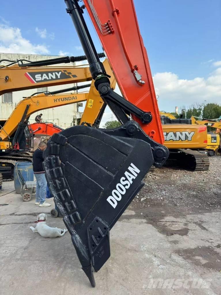 Doosan DX300 Crawler excavators