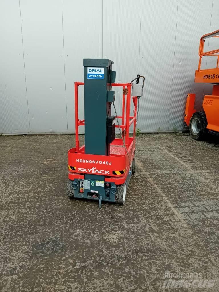 SkyJack SJ 16 Vertical mast lifts
